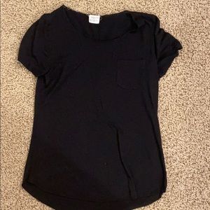 Tillys black tee